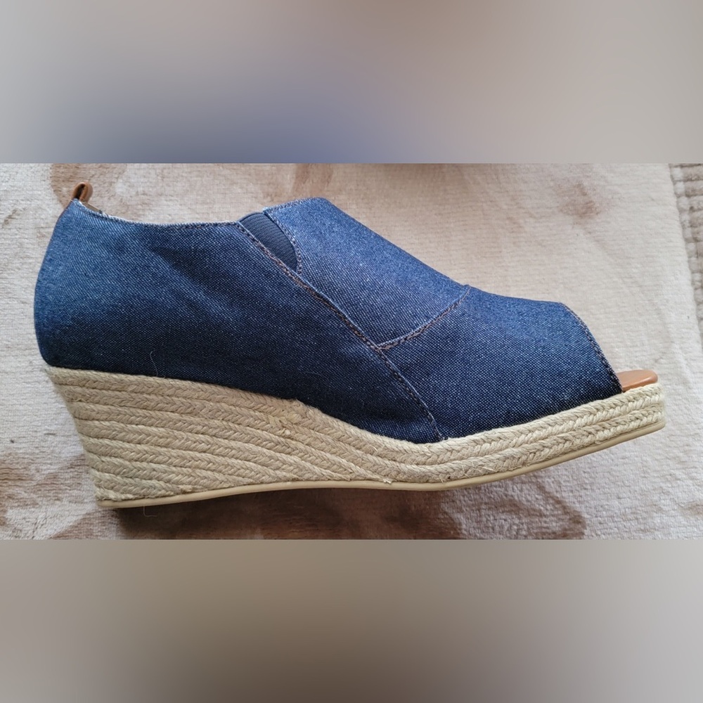 #158 Comfort view- Denim pep toe, side zip wedges, sz. 9.5 WW - Picture 6 of 7
